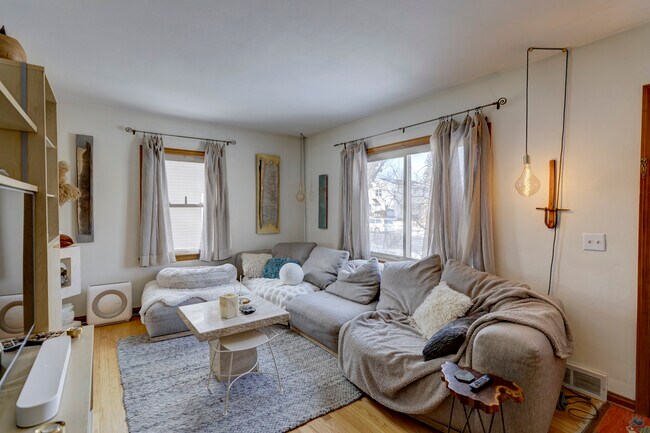 Building Photo - 3621 Dennett Dr