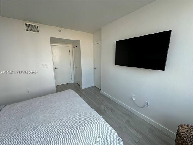 Building Photo - 800 Claughton Island Dr