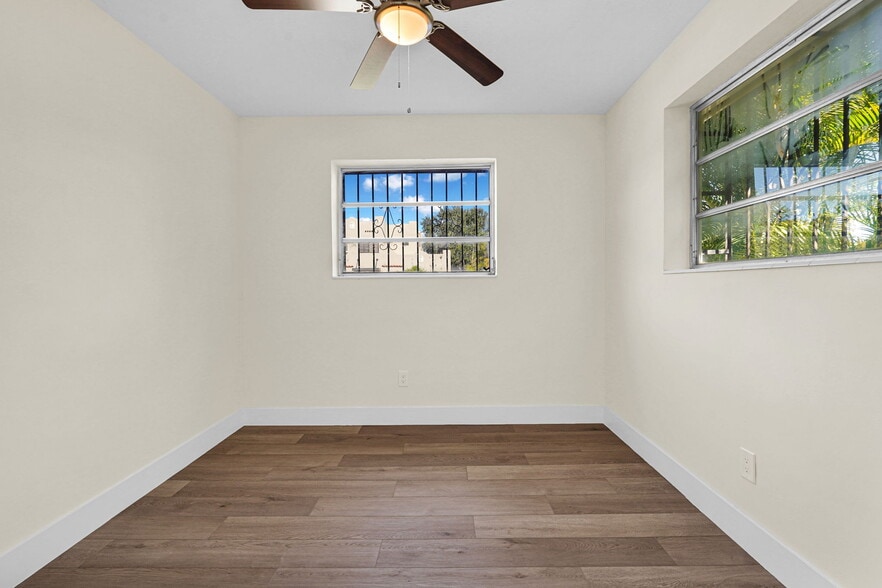 Building Photo - 135 NW 48th Ct