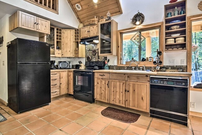 Building Photo - 21561 E. Hideaway Ln.