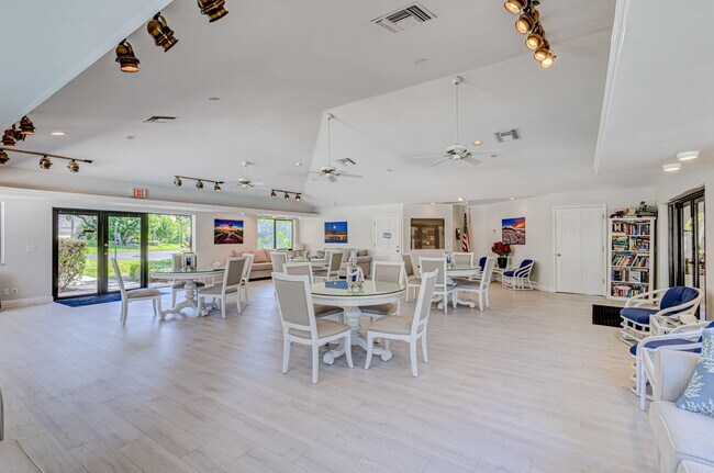 Building Photo - 405 Sea Oats Dr