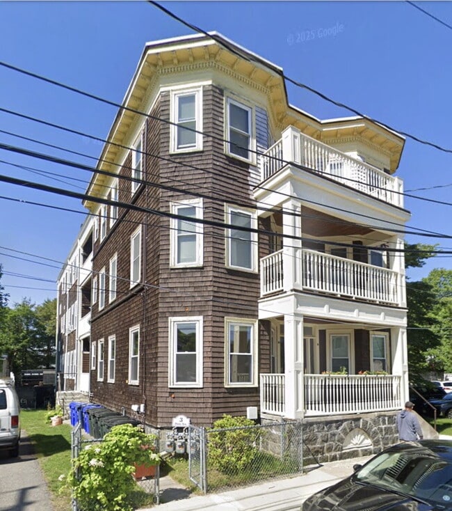 Building Photo - Available NOW! Spacious 3 BED 1 BATH in quiet neighborhood