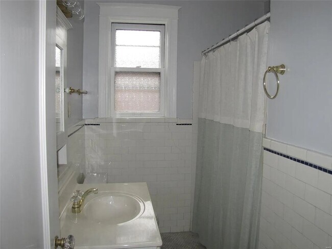 Building Photo - 6226 Northwood Ave