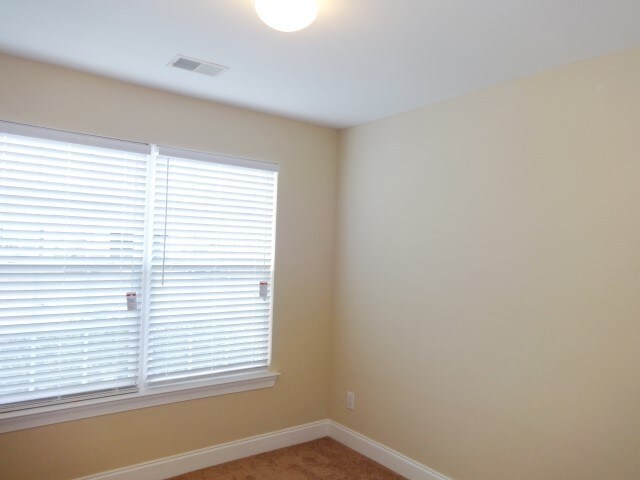 Building Photo - 425 Equinox Cir