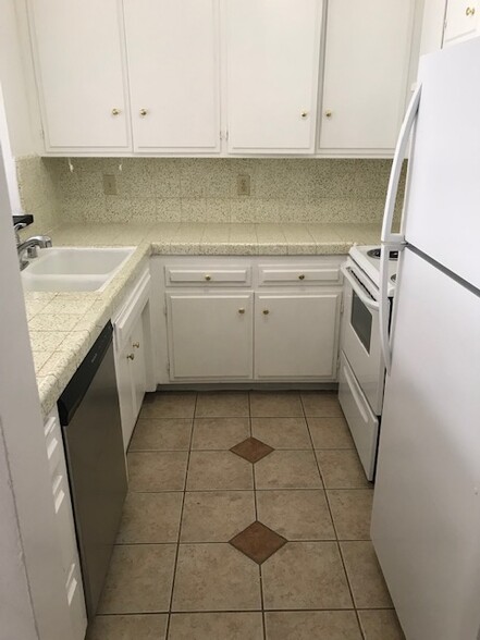 Kitchen 1 - 417 Arnaz Dr