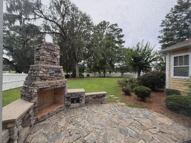 Building Photo - 2401 Goldenrod Wy