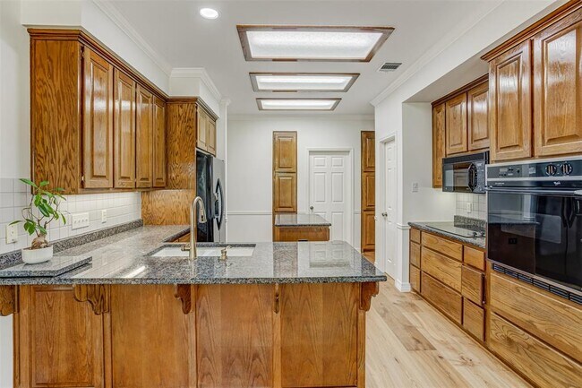 Building Photo - 410 Rolling Green Dr