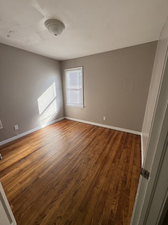 Building Photo - 3400 SE 20th St