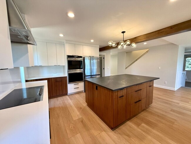 Building Photo - 4 Bedroom Home in Awbrey Butte Neighborhood – Unfurnished, Short Lease