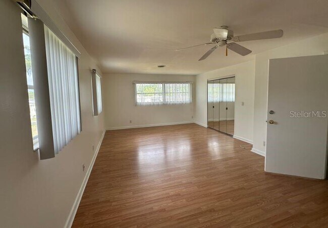 Building Photo - 3912 5th St Cir E