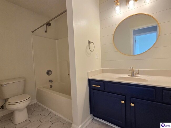 Building Photo - 153 Twin Lakes Dr