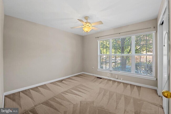 Building Photo - 23404 Rainbow Arch Dr