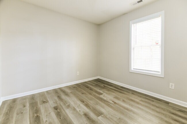 Building Photo - 3733 Blue Blossom Dr