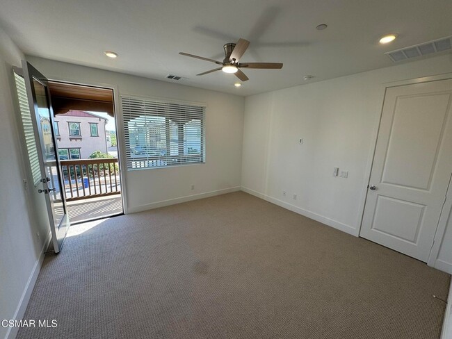 Building Photo - 701 Edward Scholle Dr