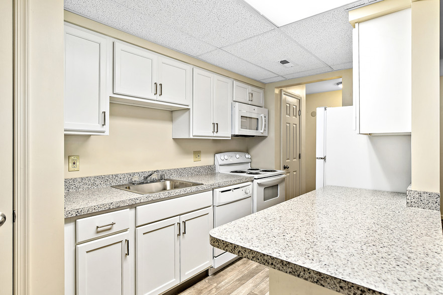 Parkwood Renovated Apartment Homes! - Parkwood Apartments