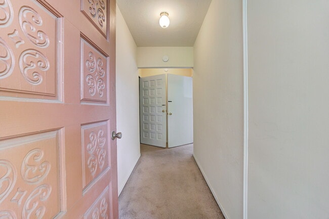 Primary Photo - 604 S Flood Ave