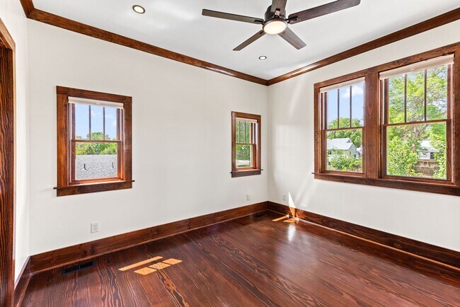 Building Photo - Beautiful 2 Bedroom 2 Bathroom Near Down Town Loveland