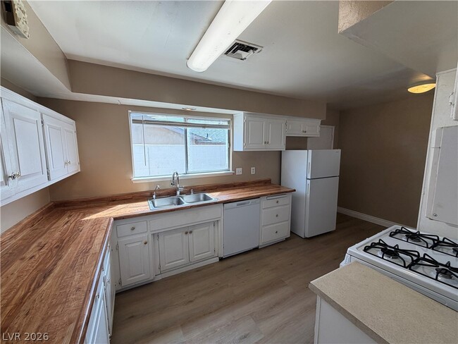 Building Photo - 1804 Kassabian Ave