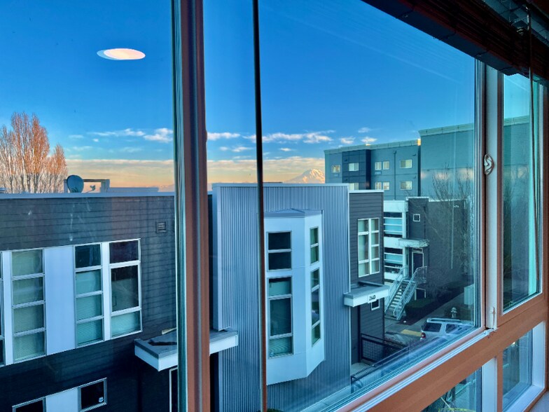 Building Photo - 2330 Yakima Ct