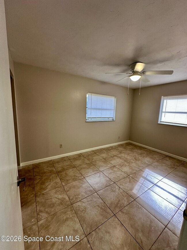 Building Photo - 680 Birchwood Ln