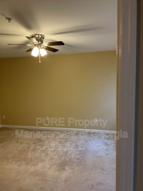 Building Photo - 1555 River Park Blvd