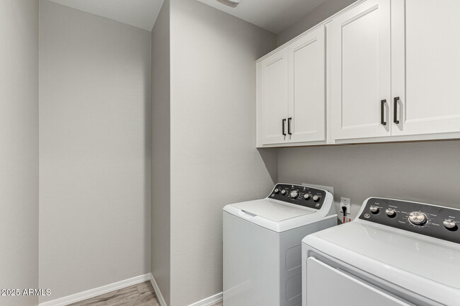 Building Photo - 34924 N Hawley Dr