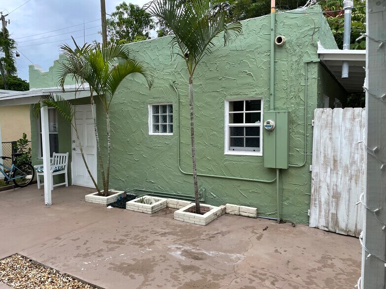Building Photo - 620 El Vedado