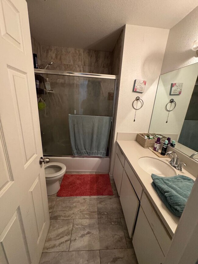 Building Photo - Beautiful Home Now Available! 3 Bedroom!