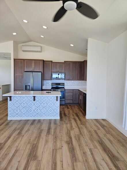 Building Photo - 72 Kupaloke