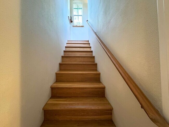 Building Photo - 346 N Grand St