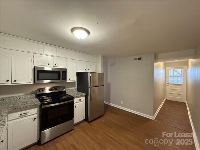 Building Photo - 409 Hawley Ave