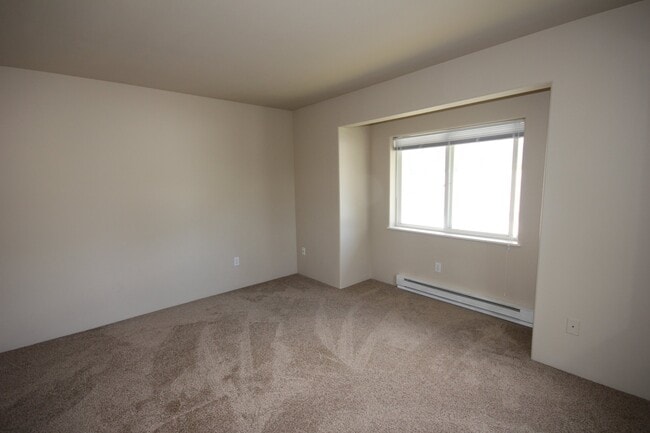 Building Photo - 144 3rd St W
