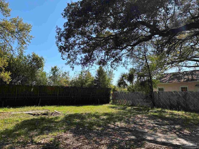 Building Photo - 1717 W Government St