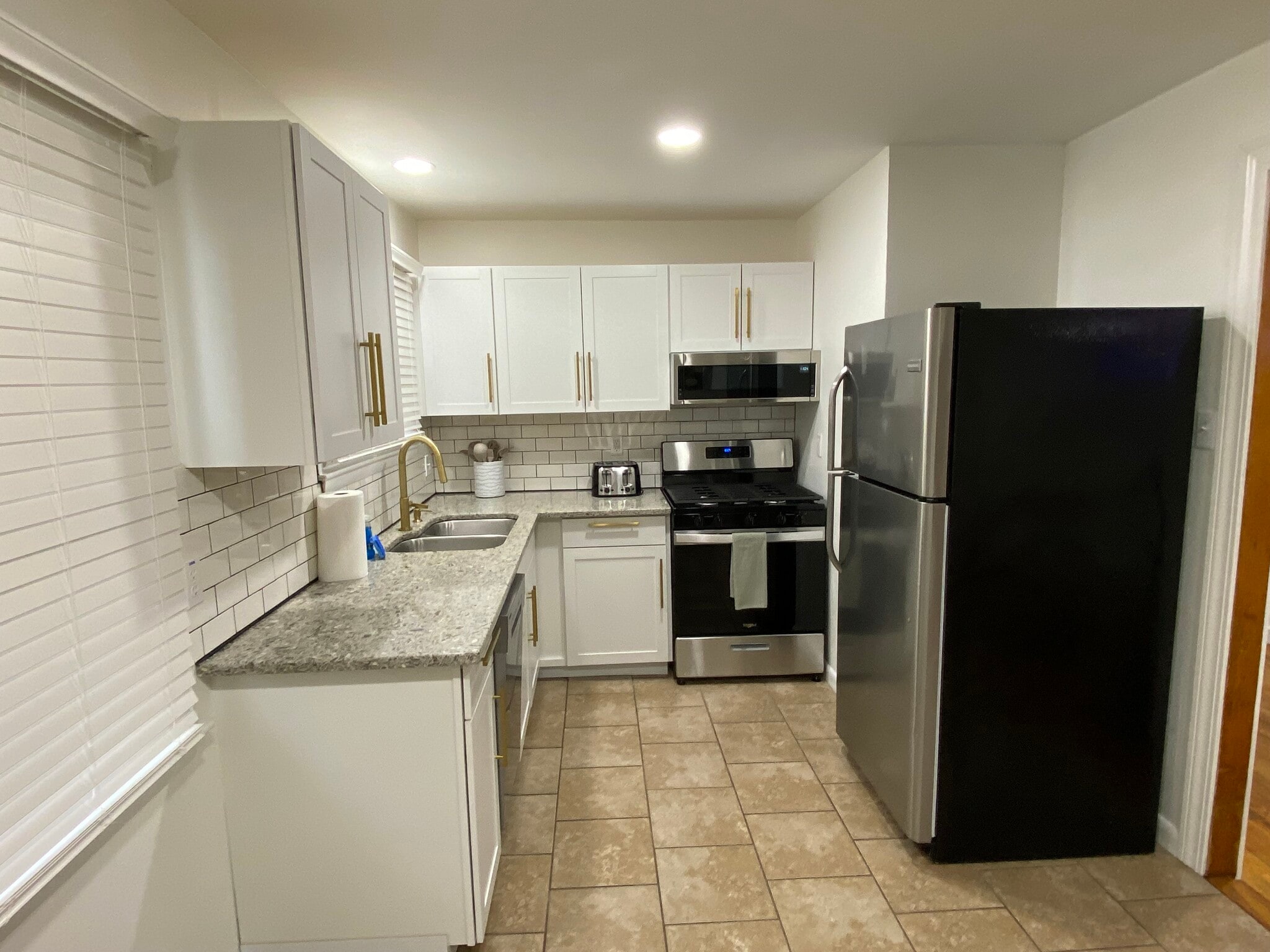 Kitchen - 419 E Locust St