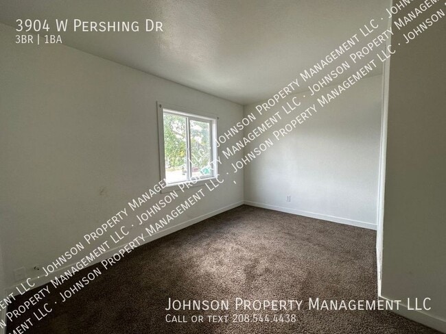 Building Photo - 3904 Pershing Dr