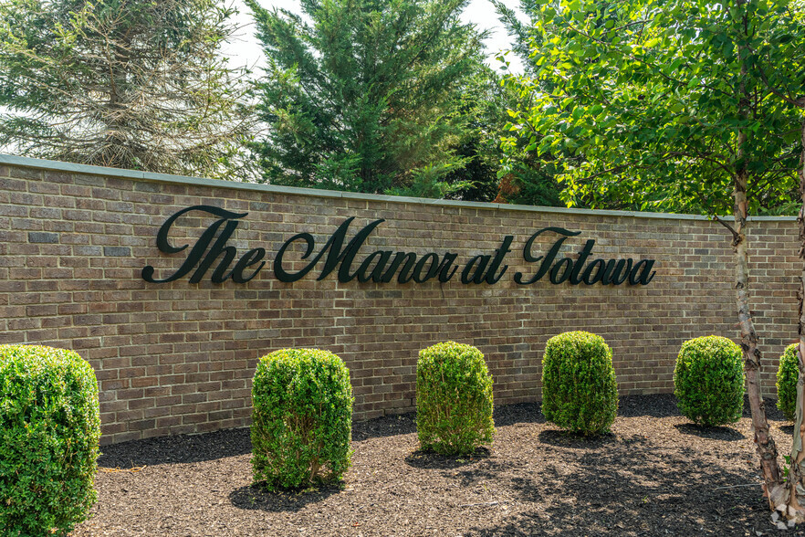 Front Sign - The Manor at Totowa