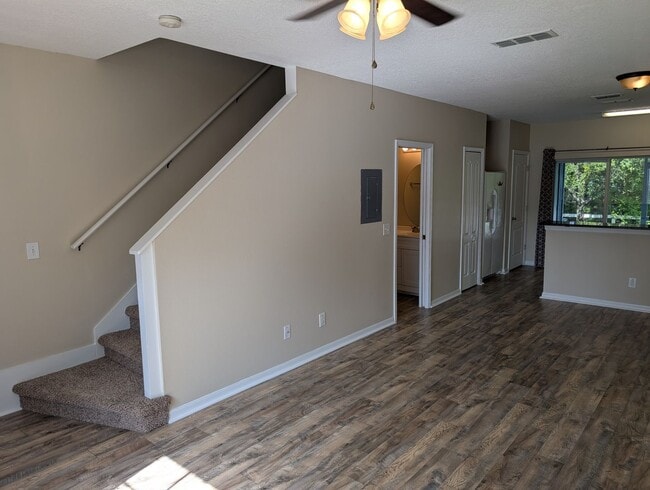 Building Photo - Spacious 2 Bed, 2.5 Bath Townhome in Gated...
