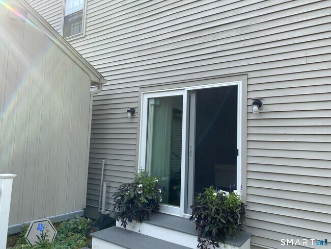 Building Photo - 33 Hartford Ave