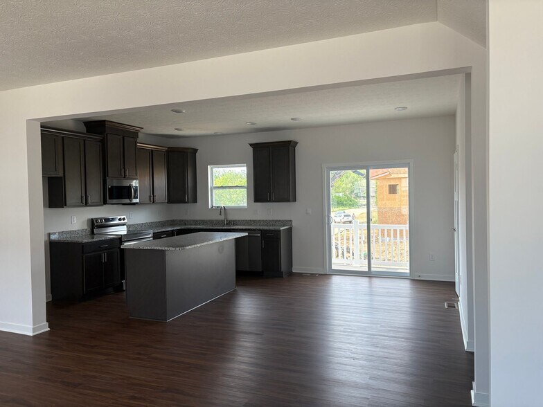 Building Photo - 130 Sitka Willow Dr