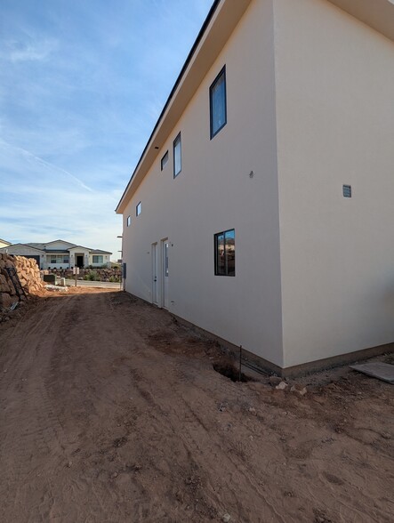 Building Photo - 1029 E Lost Ridge Dr