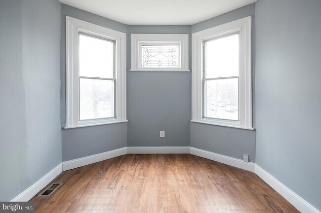 Building Photo - 851 S 57th St
