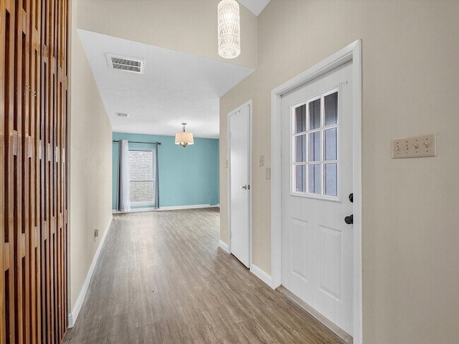 Building Photo - 8327 Silvan Wind Ln