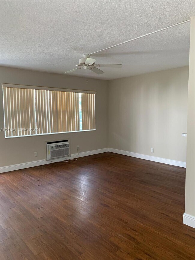 Building Photo - 134 Windsor G