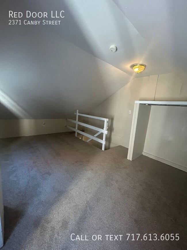 Building Photo - 2371 Canby St