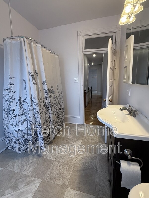 Building Photo - 125 E State St