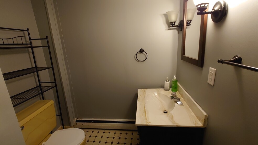 Building Photo - 18 S Forklanding Rd