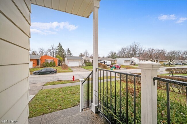 Building Photo - 15067 Rochelle Dr