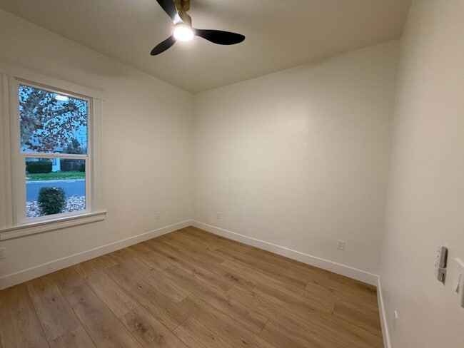 Building Photo - Home in the Heart of Old Town Clovis