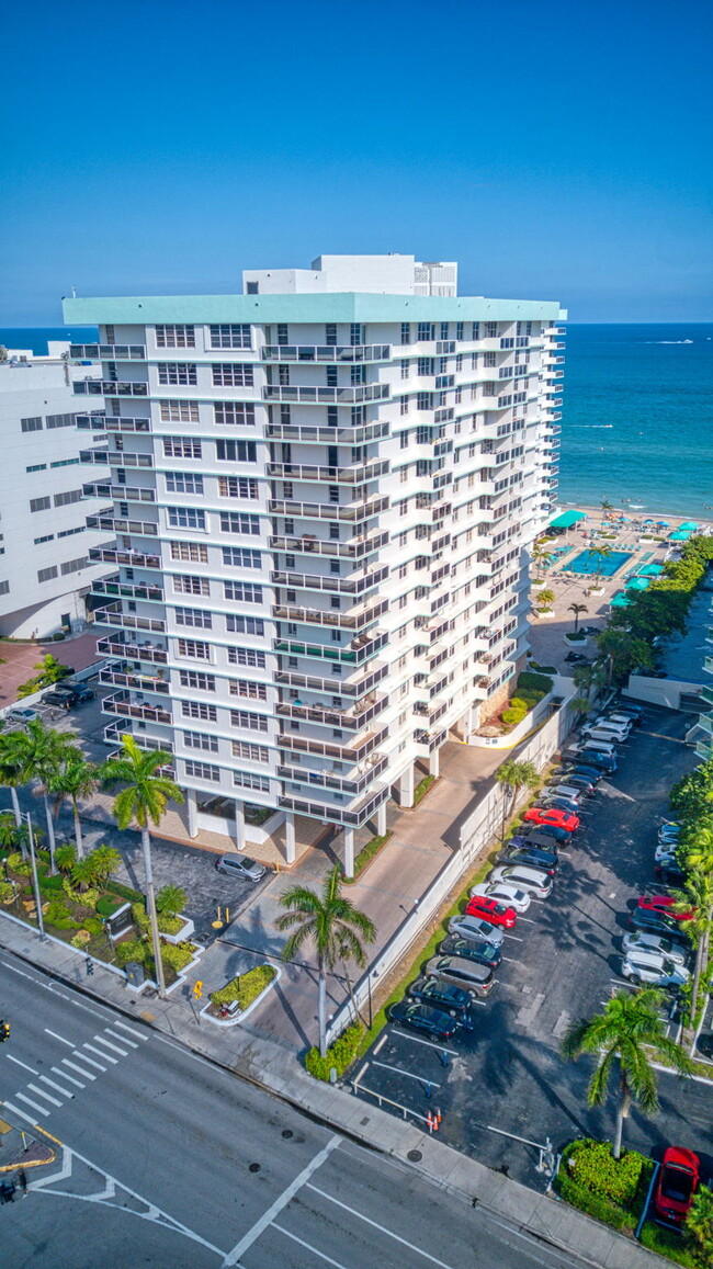 Building Photo - 3725 S Ocean Dr