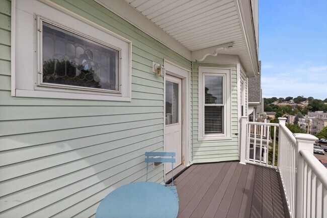 Building Photo - 53 Montvale St